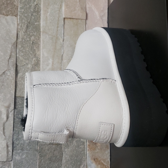 UGG Classic Mini Platform Matte Boot - Picture 8 of 11